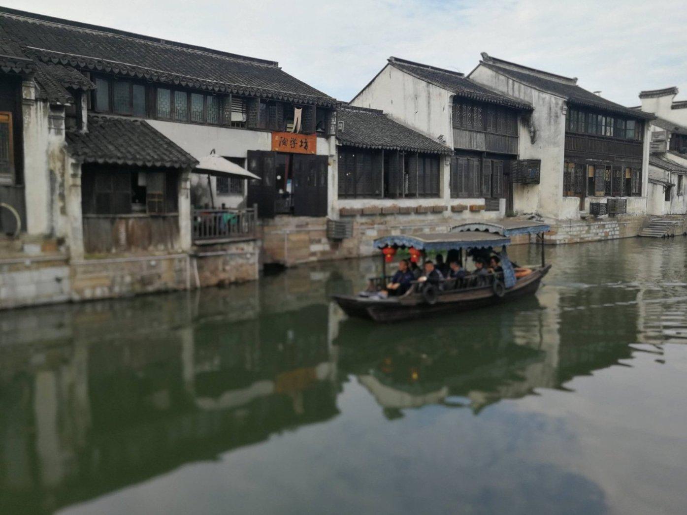半亩方塘·董小明作品展:一座城市当代文化原野的生动画卷